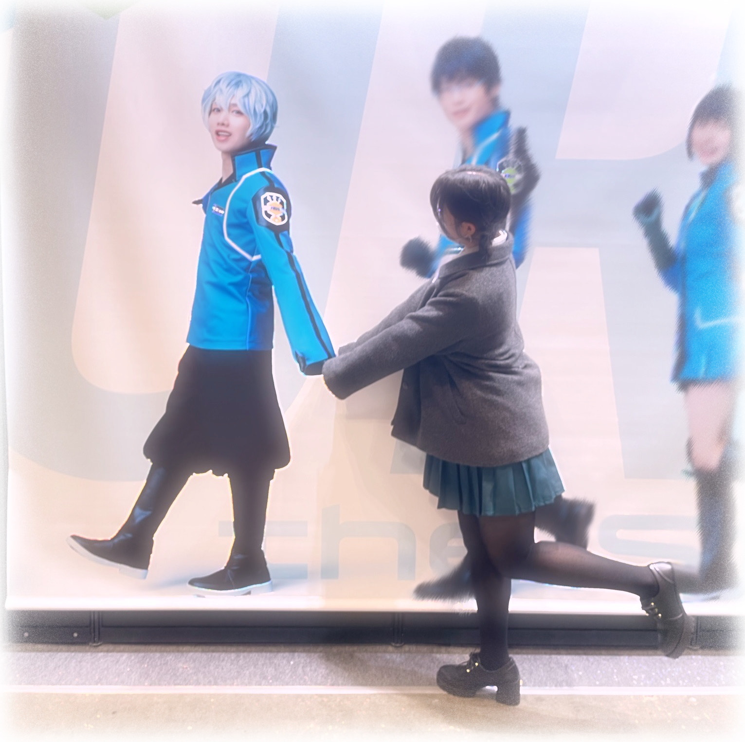 手を繋いでる風