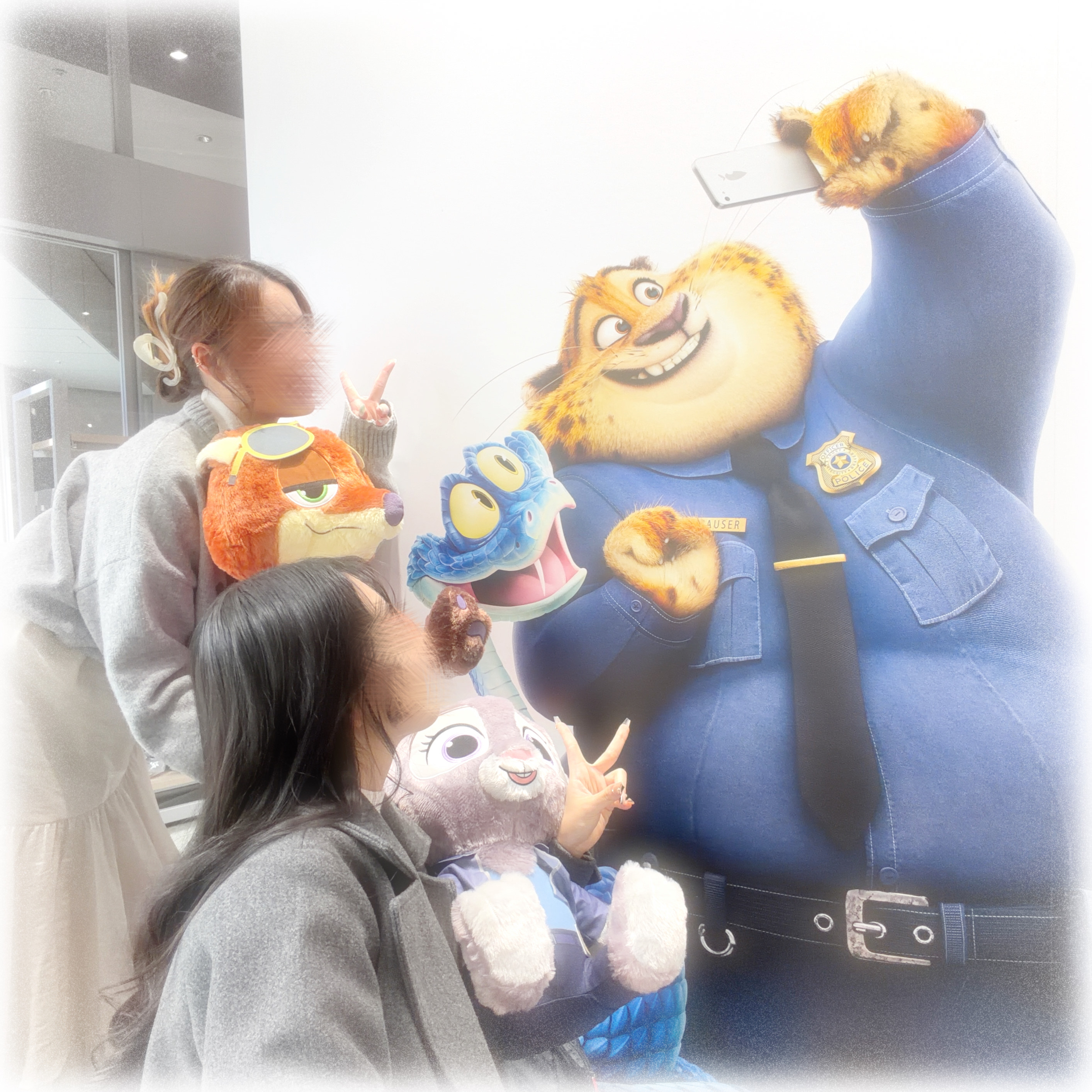 パネルと自撮り風