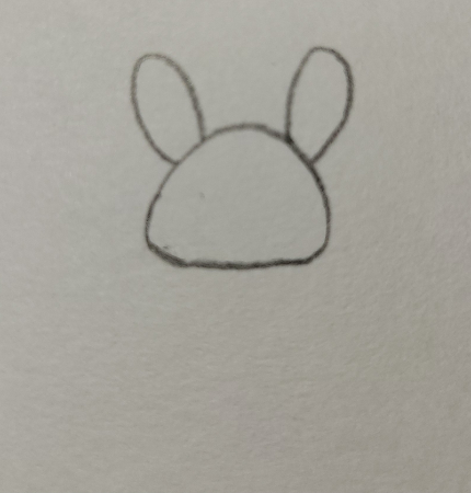 頭の上のほうに長いうさぎの耳を2つ描いていきます。