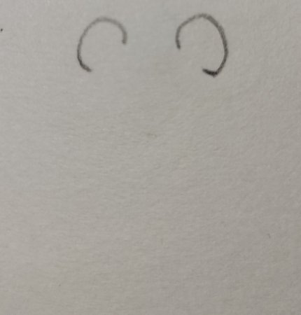まず、クマの耳部分を描きます。