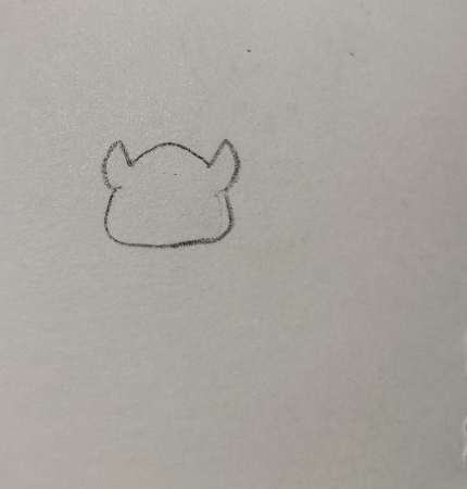 先ほど描いた耳とつなげるようにしてライオンの輪郭を描きます。